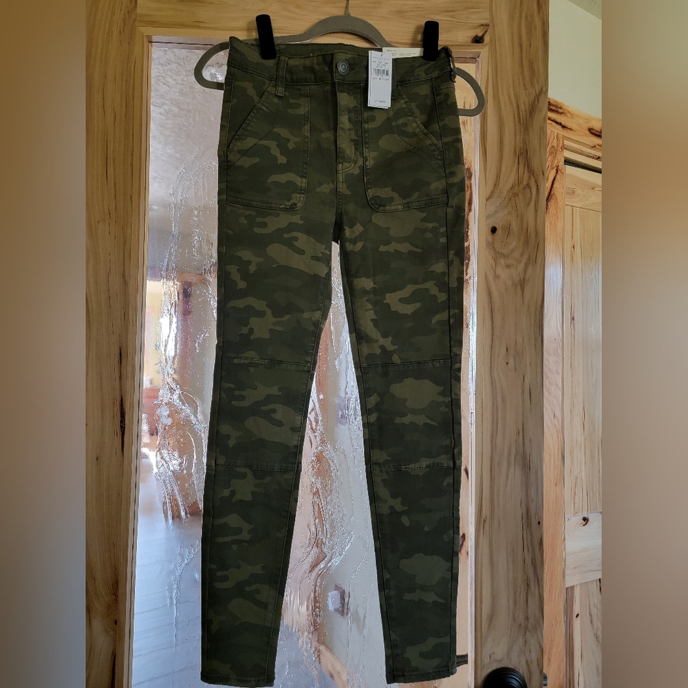 NWT American Eagle Camouflage Hi-Rise Super Stretch Skinny Jeggings